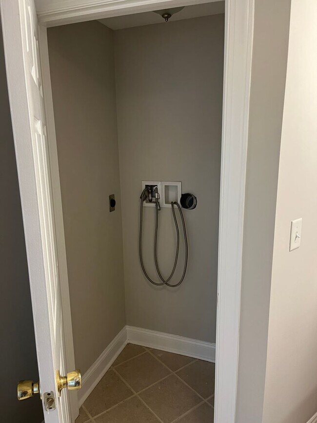 Building Photo - 265 N Queen St