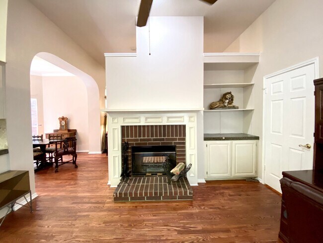 Building Photo - 13706 Morningbluff Dr