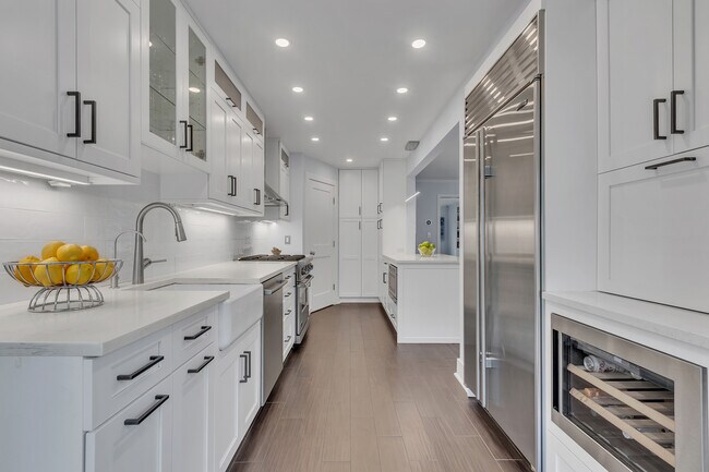 Building Photo - 42 Tanglewylde Ave