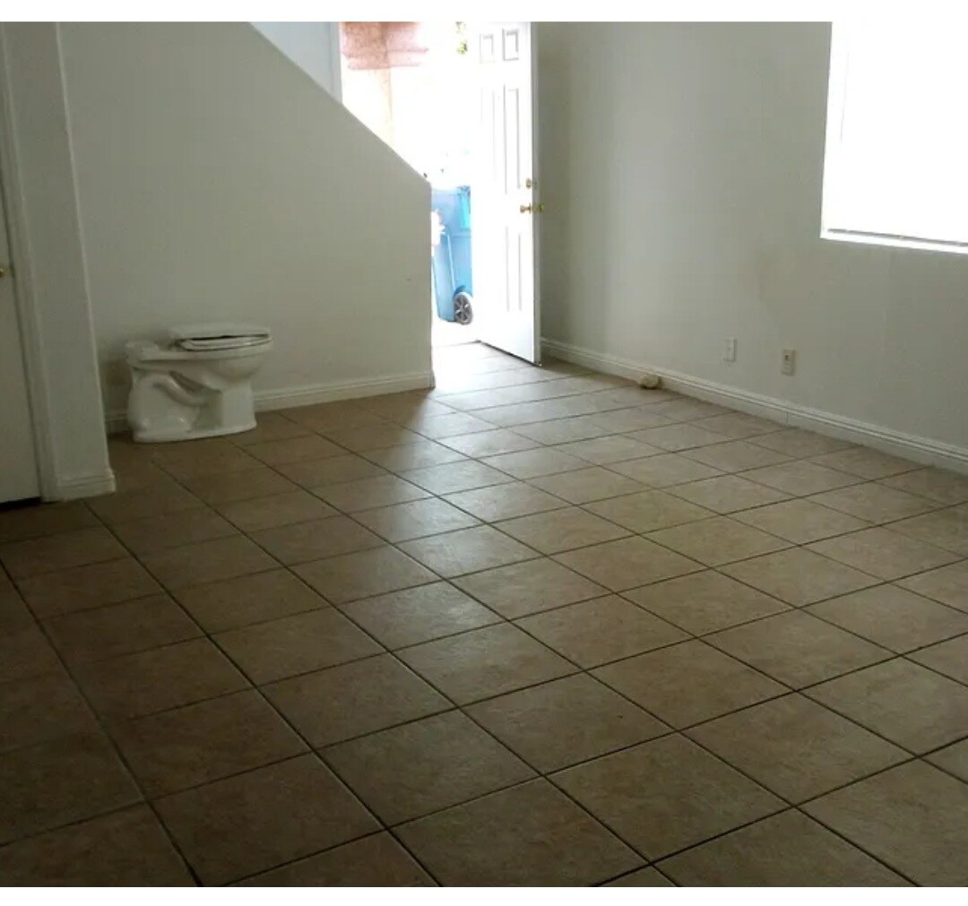 Building Photo - 8200 Hydra Ln
