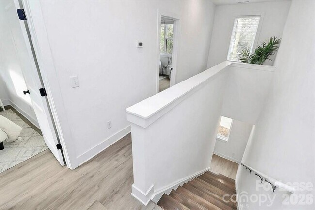 Building Photo - 1114 Ivan Dr