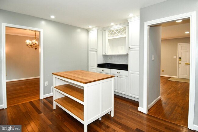 Building Photo - 4100 Dewmar Ct