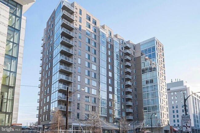 Building Photo - 930 Wayne Ave