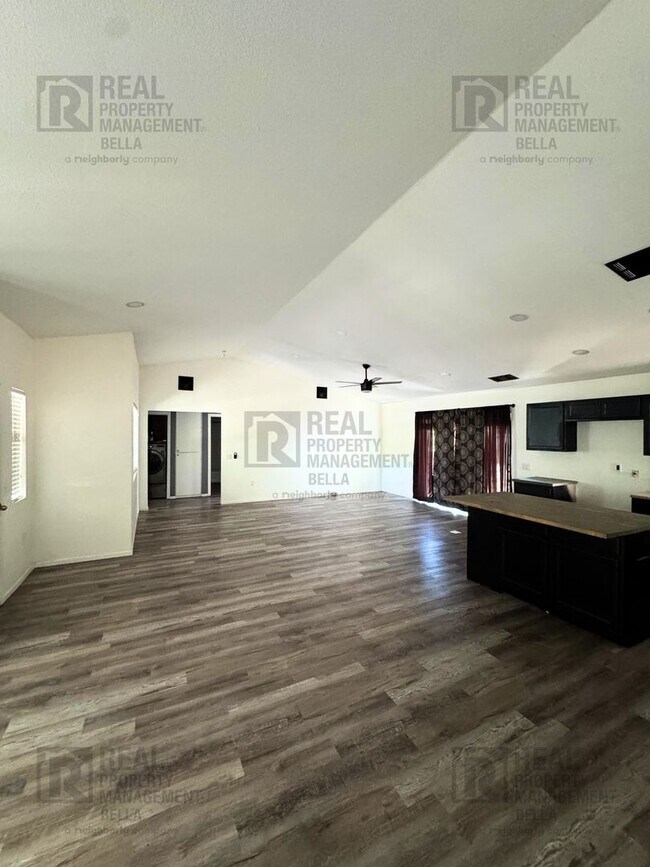 Building Photo - Spacious 2-Bedroom Home on Expansive Lot i...