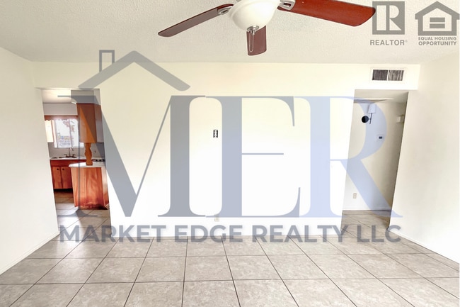 Building Photo - 3Bed/2Bath Apartment at 48th St/Thomas! Move-In Ready on 05/14/2026!--FENCED-IN YARD! NO HOA!