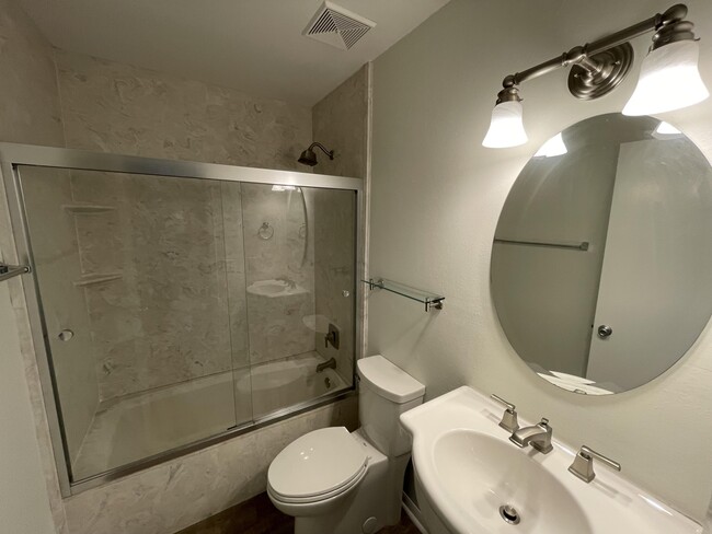 Building Photo - 30 Marina Cove Dr