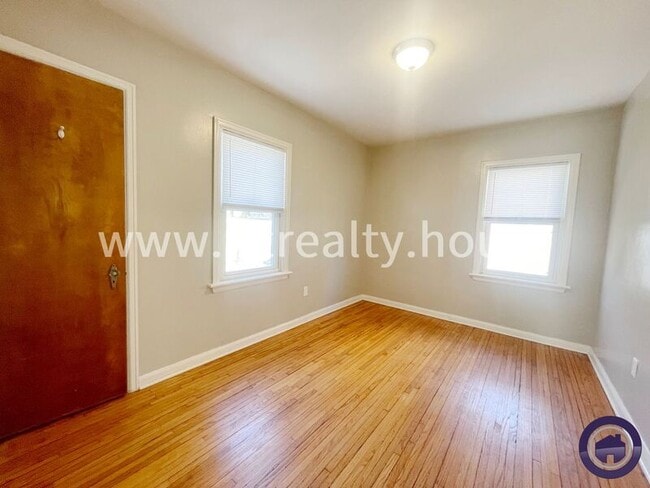 Building Photo - 3509 Douglas Rd