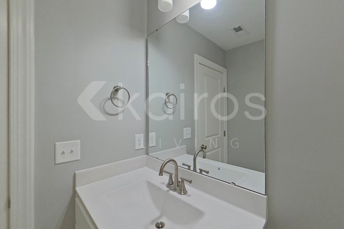 Building Photo - 3704 Oak Leaf Wy