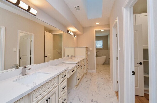 Building Photo - 15735 Tanya Cir