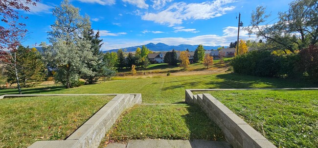 Building Photo - Newly Renovated 3Bed/2Bath Home Now Availa...
