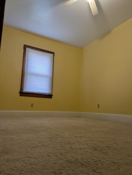 Building Photo - 512 E Philadelphia Ave