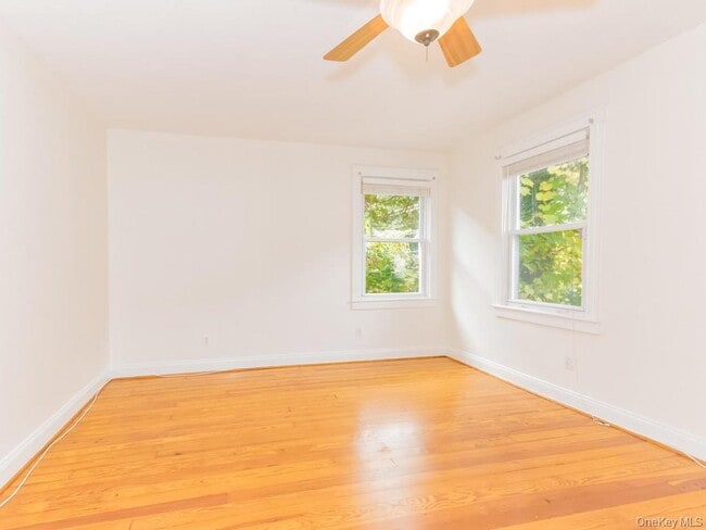 Building Photo - 204 Parkview Ave