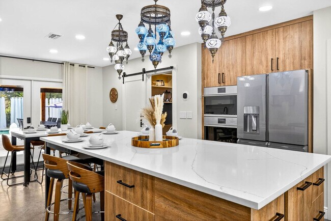 Building Photo - 319 Brentwood Dr