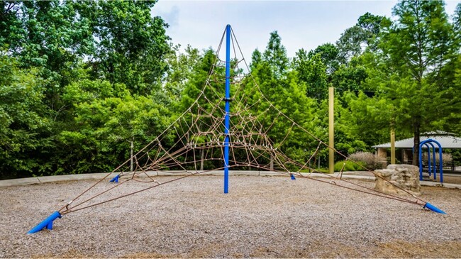 Newport mini-park, others including splashpad available - 15919 Golf Club Dr