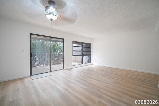 Building Photo - 3 bd, 1.5 ba townhome in Palehua Hale Community in Makakilo