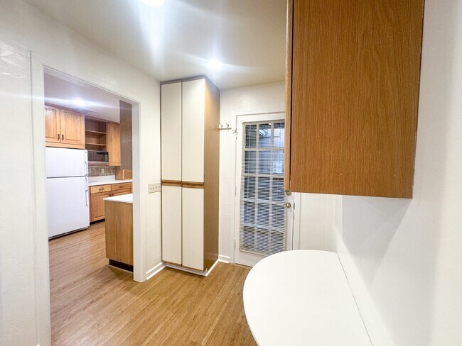 Building Photo - Adorable single story home in Landa Park E...