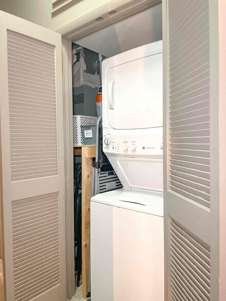 Building Photo - 1 New Bern Station Ct