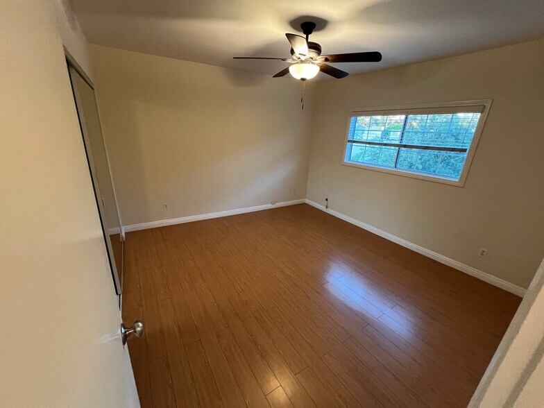 Building Photo - 1319 E California Ave