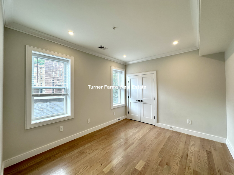 Building Photo - 162 Allston St