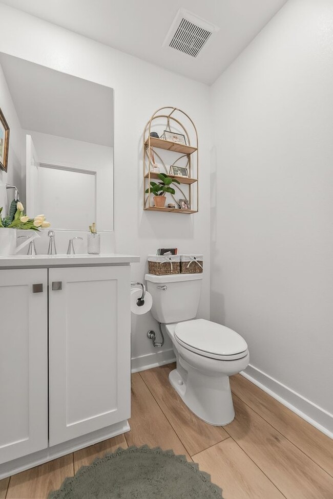 Building Photo - Exquisite Modern Townhome Nestled in the T...