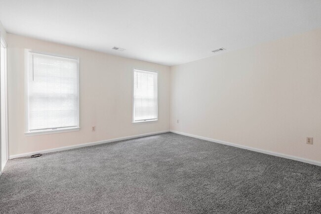 Building Photo - Spacious 4 BR/2.5 BA Single-Family Home in...