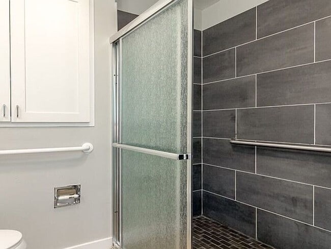 Building Photo - Beautiful 3 Bedroom Home on Spacious Lot in Federal Way