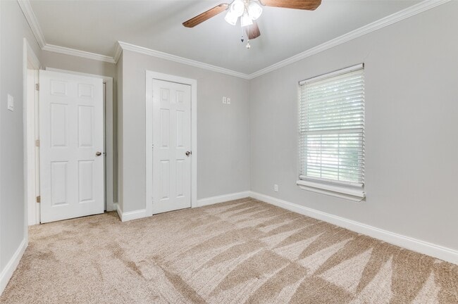 Building Photo - 9625 Larga Dr