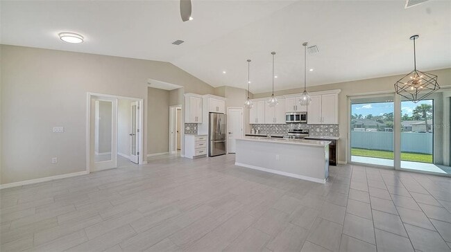 Building Photo - 6227 Tropicaire Blvd