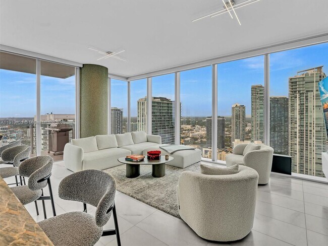 Building Photo - 700 NE 26th Terrace