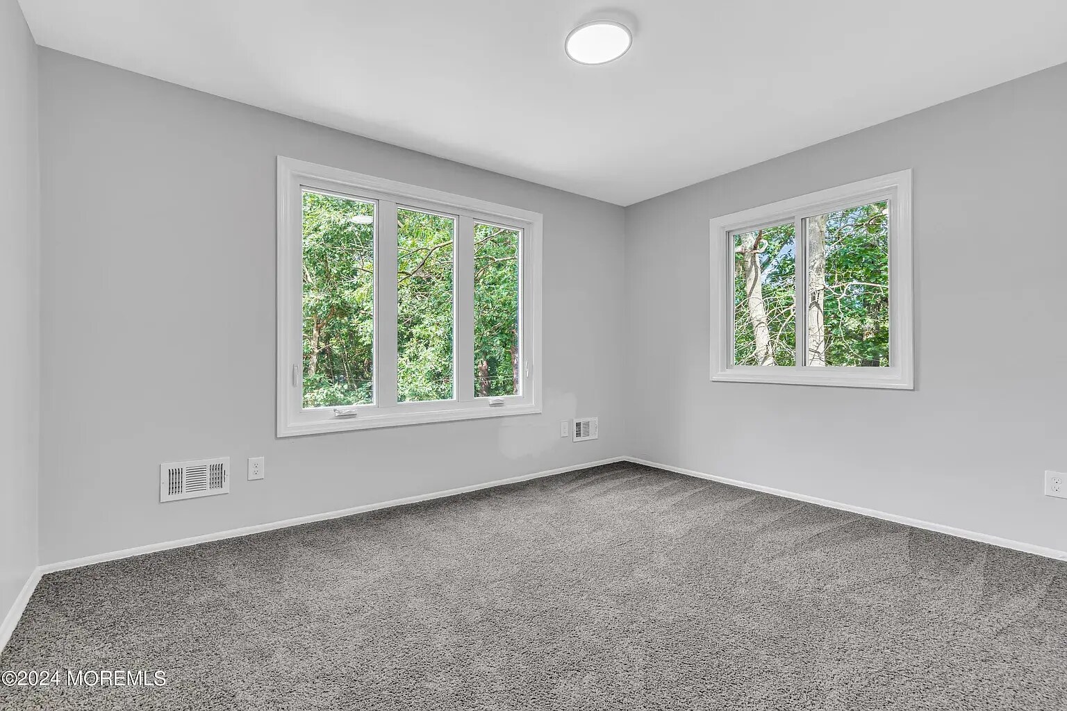Building Photo - 916 W Commodore Blvd