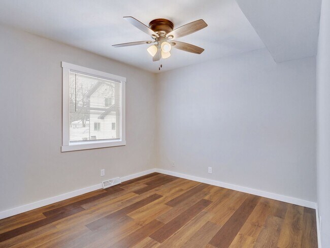 Building Photo - 402-404 3rd Ave N