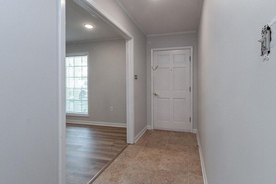 Building Photo - 714 Huntindon Rd