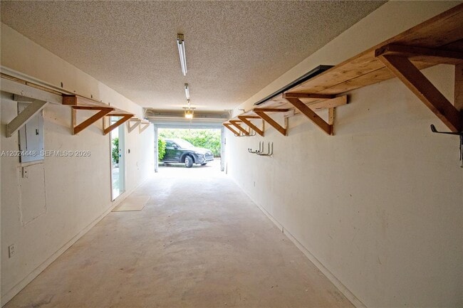 Building Photo - 1222 Hillsboro Mile