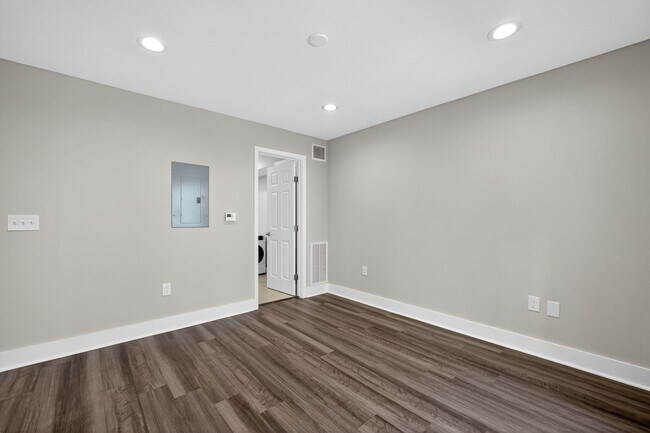 Building Photo - 935 La Posada Dr