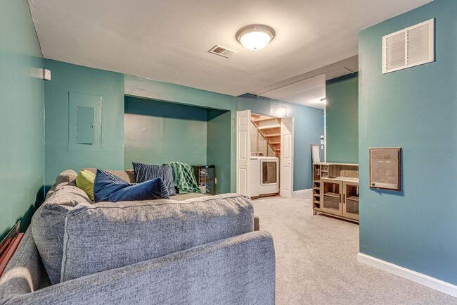 Building Photo - Charming 3 Bedroom Home in Prime Clinton L...
