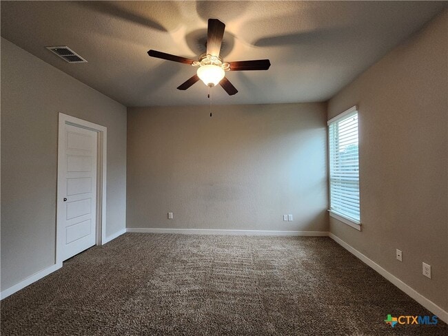 Building Photo - 506 Creekside Frst