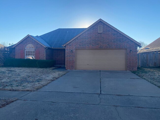 Primary Photo - 3 Bedroom 2 Bath Home In Owasso School District!