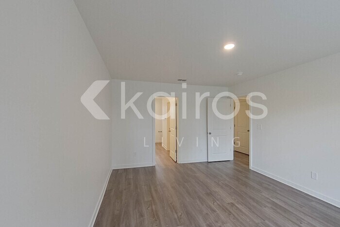 Building Photo - 153 George Oxford Dr