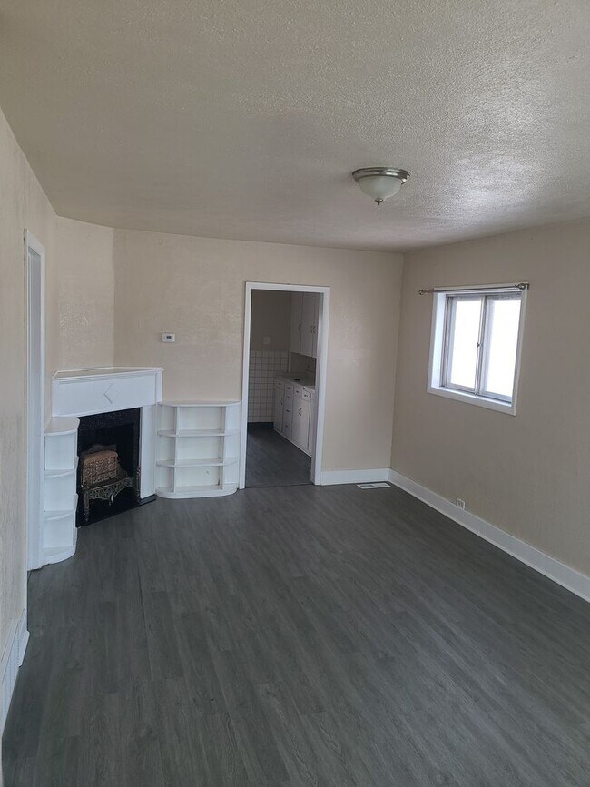Building Photo - Available Now! Call the office to schedule...