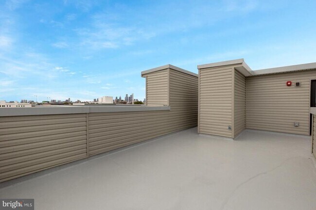 Building Photo - 2119 N Front St