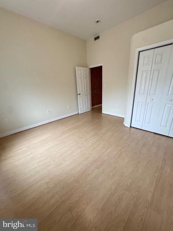 Building Photo - 445 E Fort Ave