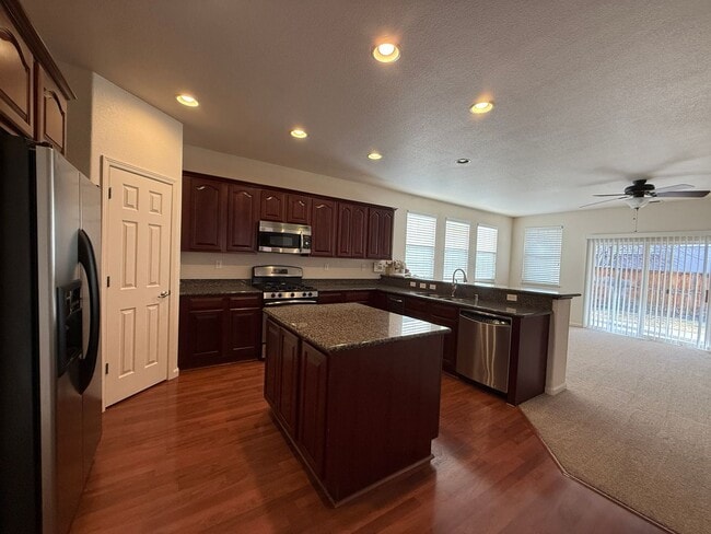 Building Photo - Beautiful single story 3 bedroom, 2 bath home with nearly 1900 sq ft of living space.