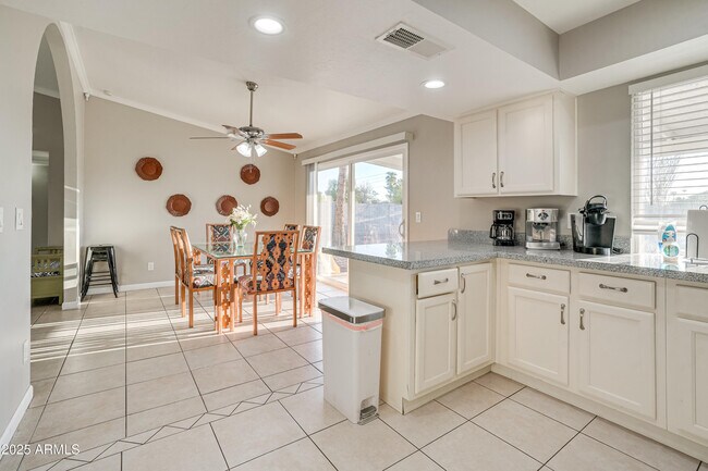 Building Photo - 9819 N 67th Dr