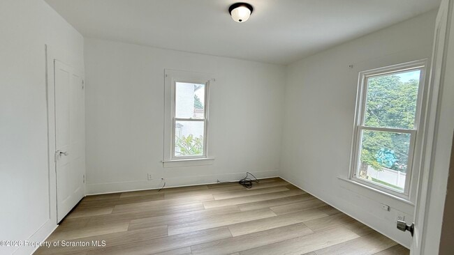 Building Photo - 536 N Garfield Ave
