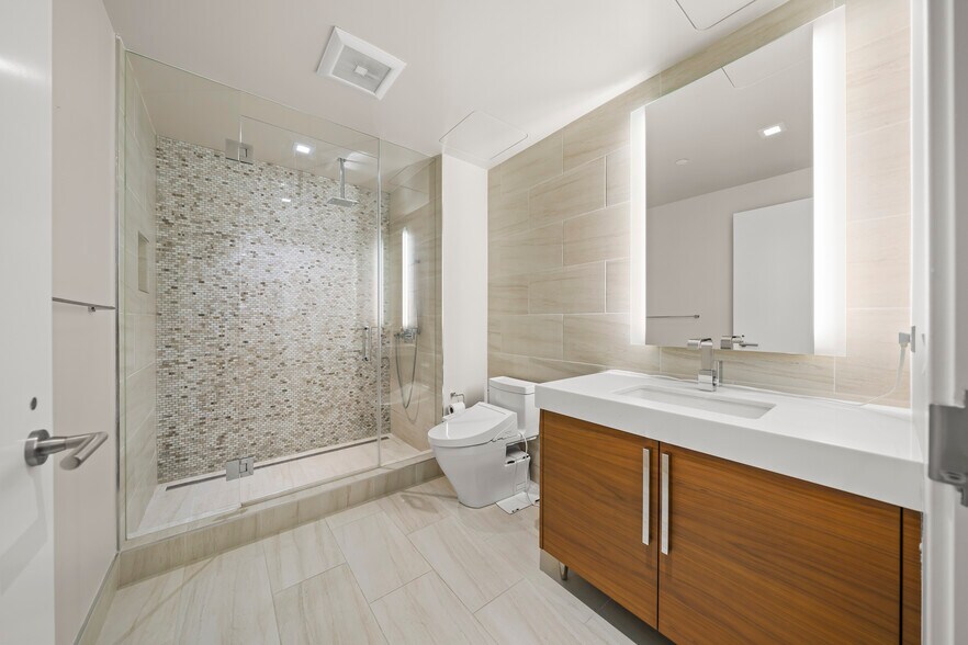 Building Photo - 888 W E St