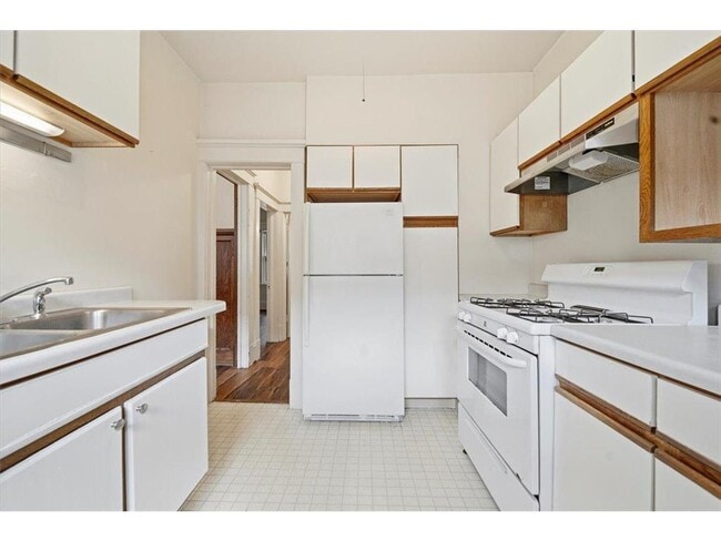 Building Photo - 3237 Lyndale Ave S