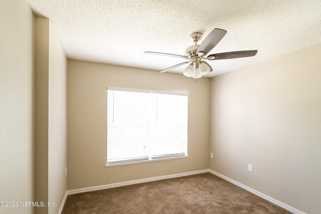 Building Photo - 3214 Garden Acres Ct E