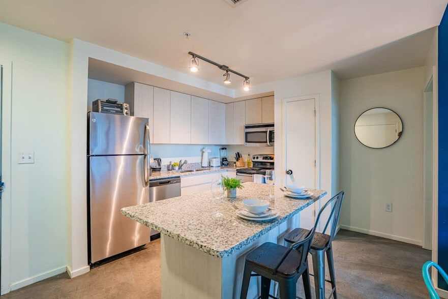 Building Photo - 333 E Roosevelt St