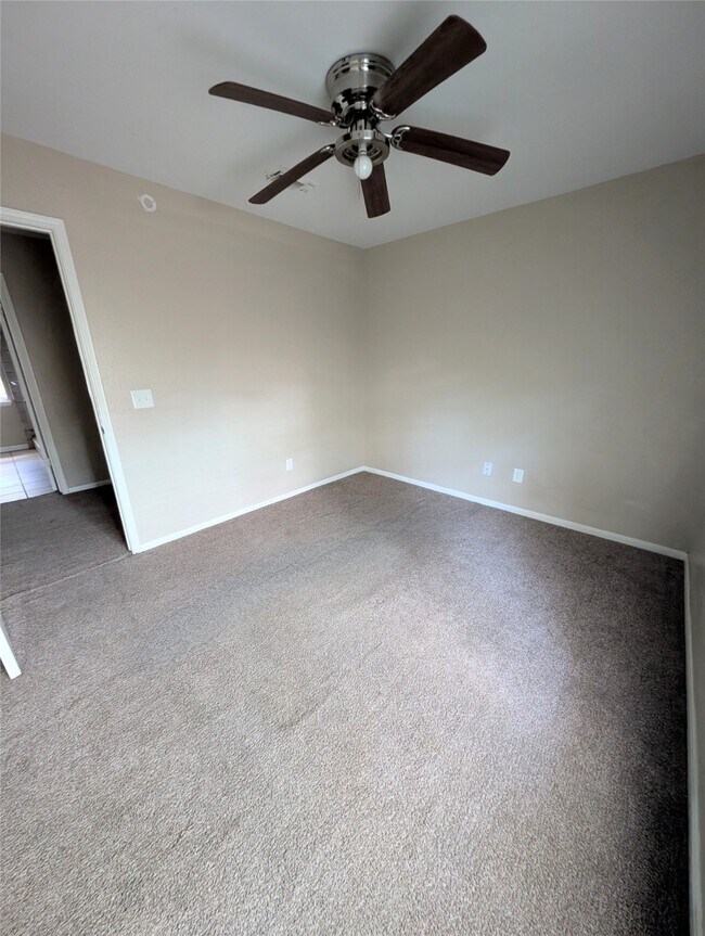Building Photo - 9303 Palm Shores Dr