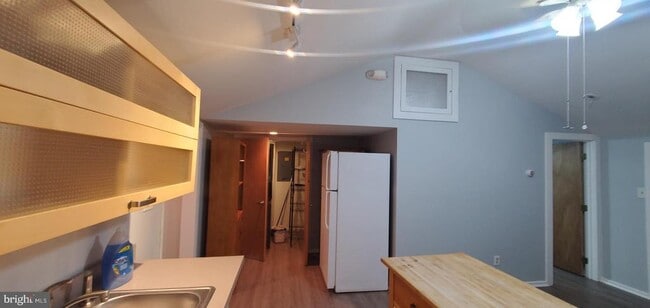 Building Photo - 453 Chesapeake Rd